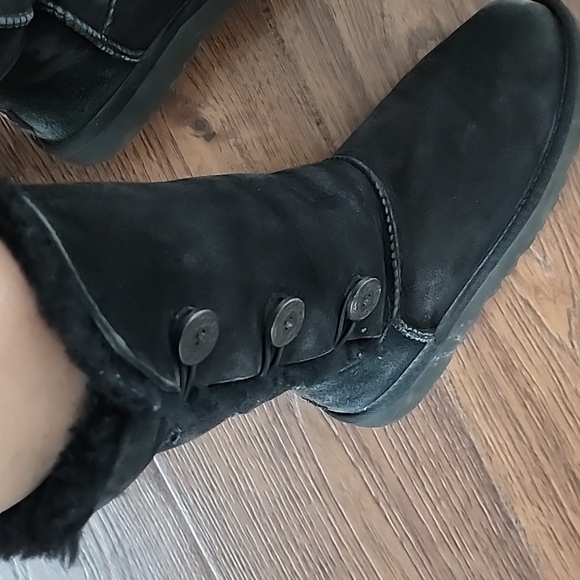 UGGs Boots - Picture 4 of 8